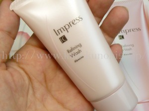 まだ一般発売されていないImpress(インプレス) IC リファイニングウォッシュ洗顔料。泡だてるほどにピンクが濃くなっていくそうで最終的には容器と同じくらいまでピンクになる模様。泡だてへたくそな私でも出来るか挑戦してみます。