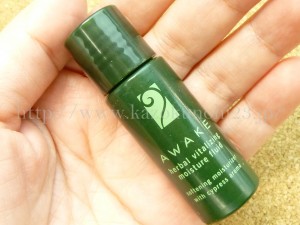 awake herbal vitalizing moisture aromaで肌のバリア機能をサポートしてくれる高保湿柔軟乳液の質感や肌なじみを口コミします。