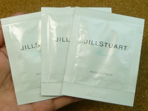 JILLSTUART pureoil エンジェル ピュア オイルは3.0mLパウチが３つ。