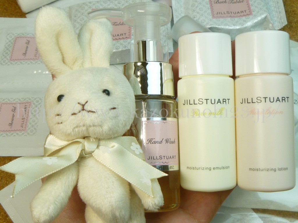 ジルスチュアートボックス(JILLSTUART)２０１３年１２月到着分はなんと６８８グラムと凄いボリュームでした。全内容を公開します。