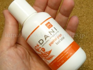 DANI natural products hand lotion grapefruit gingerはハンドクリームならぬハンドローション。べたつきが少ないようです。使った感想を香りや質感に注視して口コミします。