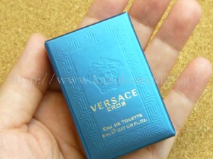 VERSACE（ヴェルサーチ）エロス オーデトワレ。個性的でセクシーな男性におススメ♪と書かれていたフレグランス。凄く凝っていて面白かった。