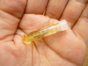 オラクル定期便と一緒に届いたメゾンレクシアのフレグランスサンプル(無料の香水サンプル)。自分自身が満たされる香りを…ということらしいです。