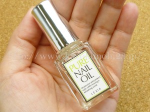 ネイルサロンなどで仕上げとして使っているところもあるネイルオイル。こちらはオラクル化粧品のピュアネイルオイル(PURE NAIL OIL)。爽やかなオレンジっぽい香り。