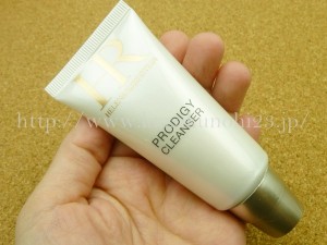 HERENA RUBINSTEIN PRODIGY CLEANSER プラナスオリジナルボックスに入っていたヘレナルビンスタインのプロディジー クレンザー洗顔料の泡立ちや使用感について口コミ報告していきます。