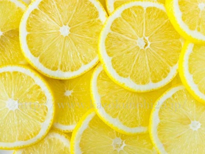 ビタミンCはあらゆる肌トラブルに効くマルチ成分のイメージ画像。レモンの輪切りがたくさんあります。