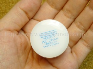 【写真付き】毛穴のたるみ、肌の乾燥などを改善するための作られたビタミンC誘導体が3%も配合されたビタミンカクテルクリーム⇒パーフェクトACクリームの使用感や肌なじみをクチコミ報告中。
