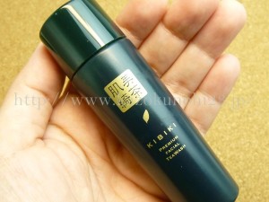 抹茶のスキンケアKIBIKI(キビキ)のプレミアムフェイシャルウォッシュの泡立ちなどを画像付きで口コミ報告していきます。