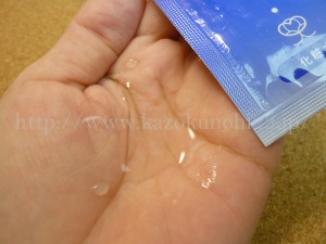 ナチュラルプラセンタ配合ソブリナローション2g dacco化粧水の1パウチは、手のひらにたっぷり。