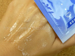 ダッコソブリナ美容液 肌なじみを確認中画像。 daccoソブリナエッセンスを実際に使用してみた感想