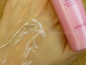 アテニアハリ持続日中用保湿乳液の使い心地 attenirモイストヴァイタル エマルジョンの肌なじみ