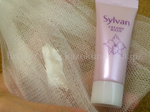 蘭の花エキスが配合されたエイジングケア化粧品を使ってみます シルヴァン化粧品洗顔料の泡立ち・洗い上がりを体験レポート。