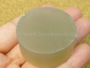 京乃雪 ナチュラルソープ15gを手にのせてみた 和漢植物エキスが配合された洗顔石けんを使ってみました