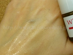 過剰なメラニンの生成を抑えてシミ対策できる美白美容液の肌なじみ デルマキューツー集中美白美容液の使用感を写真付きで紹介します。