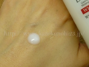 デルマQ2 薬用ホワイトミルキーローション(ローション状乳液)30ml 化粧水と乳液が一緒になったミルキーローションの肌なじみを写真付きで紹介