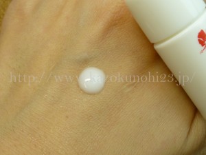 沖縄で生まれた自然派ハイビスカススキンケア ミルク(乳液)5mlの肌なじみ 鉱物油フリー・石油系界面活性剤不使用の乳液の使用感を写真付きで紹介します