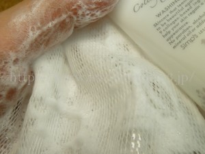 シンプスの敏感肌用洗顔料の泡立ちと洗い上がりを口コミします。