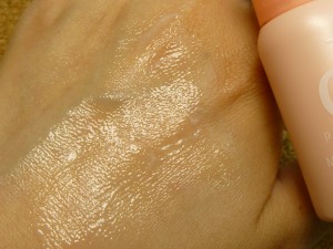 資生堂ｄプログラム敏感肌用基礎化粧品のミルクローション肌なじみ画像を公開。