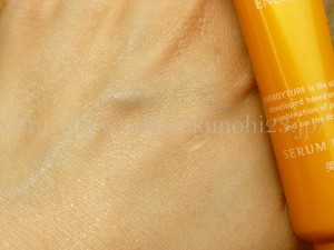 薬用スキンケア シンプスのアルブチン配合美容液の使用感を報告します。