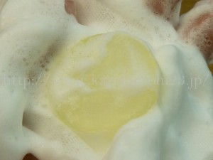 10種類のフルーツ酸配合の角質ケア石鹸を使ったので泡立ちや洗い上がりなどの使用感を写真付きで報告します。