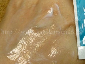 海のブレアWモイスチャーゲルを手のひらいっぱいにのばしてみます【写真付き】