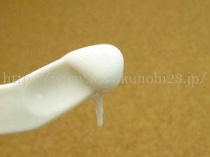 なんだかちょっとだらしない画像になってしまいましたが、柔らかいラサーナオールインワンゲルクリームなので水飴のようになることもあるんです。