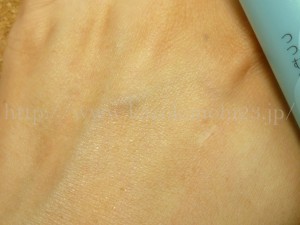 ヒト型ナノセラミド配合つつむローションセラムＥを使って肌を保湿した結果を写真付きで紹介します。