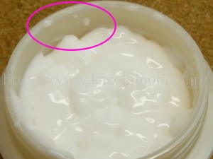ヘアケアで有名なラサーナのオールインワンゲルを放置すること数秒でこの通り