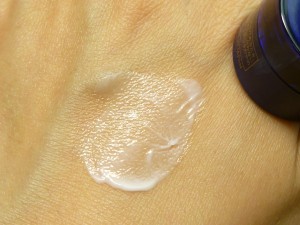 スキンケアとは、お肌にとって自然であることが大事と考えるノエビアの最高級保湿クリームの肌なじみを写真付きで報告しています。