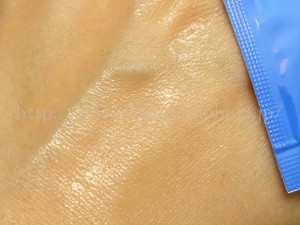 結構な量を塗ってもサラサラしっとりになるのがわかります。質感は抜群。