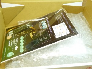 プチプチでくるまれたゲル、防水用にファイルされたパンフレット達。