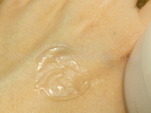 朝と夜両方使える黄土倶楽部で販売されている薬用ホワイトニングリフトケアジェルの使用感を実際に使った写真付きで口コミしていきます。