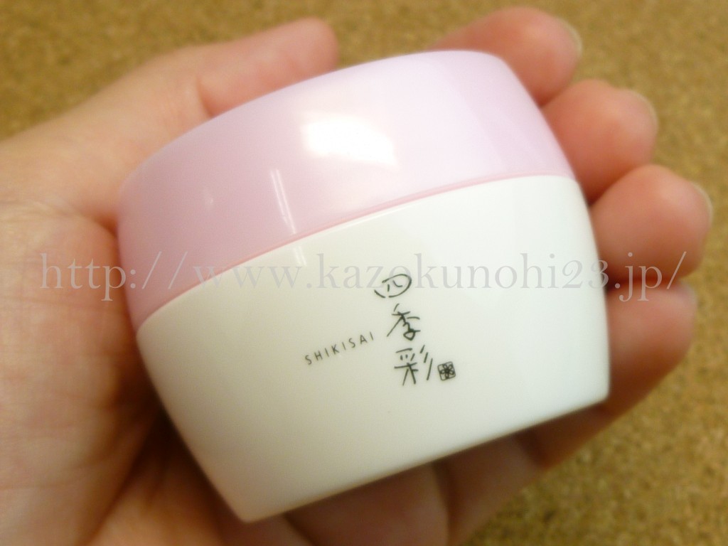 四季彩フルアクションゲルの使用感や肌なじみ使用するときの注意点などを写真付きで口コミしていきます。