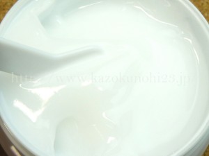 プラセンタエキス配合ドクターメイクル ホワイトゲルの肌なじみや使用感を写真付きで口コミ報告します。