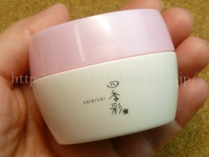 ピールオフゴマージュでナチュラルピーリングした後は、いよいよ四季彩オールインワンゲルの登場です。ザラザラがとれたお肌には最高のごちそうになりそうです。