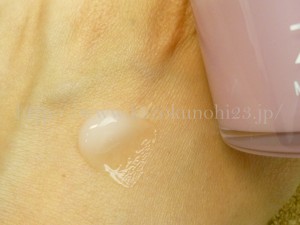乾燥ジワや法令線対策に作られたZZCCmoistrepairgelモイストリペアジェルの使用感や質感を写真付きで紹介します。