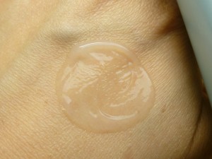 脂性肌・普通肌におススメされていたナチュールアクアクリーム水の彩を使ってみたので肌なじみなどを口コミ報告していきます。
