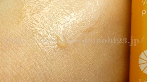 【画像付き】オールインワンゲルにしては水っぽいイメージのラフラ オールインワンゲル。RAFRA VC COLLAGEN GEL PREMIUMの使用感