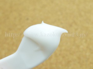 クリームのようなしっかりとしたテクスチャーをしている世田谷自然食品のうるおい雫オールインワンゲル。年齢肌独特のチョイスなのかも。