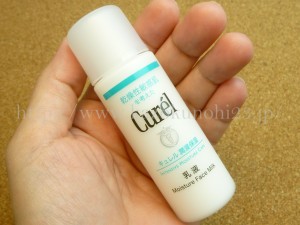 キュレルのミルク状の液体をみると、以前のかゆかゆ悪夢が。これは潤浸保湿の乳液なので大丈夫だと思っていてもちょっと不安だったりします。