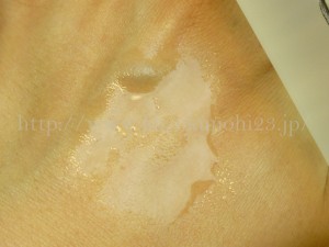 花王の皮膚研究室で生み出されたセラミド配合のキュレル潤浸化粧水を使ってみた感想を写真付きで口コミ報告します。