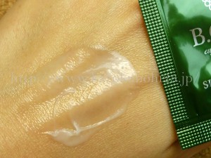 ミドリムシ基礎化粧品ユーグレナBCADお試しセットに含まれていたクリームの質感などを写真付きで紹介中。