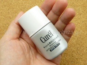 花王キュレル美白スキンケアお試しセットに入っていた美白UVミルクSPF30の使用感を写真付きで口コミ報告していきます。