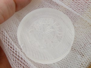 健康食品やサプリを販売するDHC化粧品のマイルドソープはオリーブバージンオイル入り。洗浄力が抜群なのは…