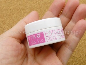 DHCの店舗販売用スキンケアDHCプチというシリーズのダブルモイスチュアお試しクリームを使った感想を写真付きで口コミ中。具体的な質感も報告していきます。