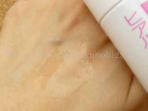 DHCのヒアルロン酸配合化粧水を使った感想を写真付きで口コミ報告。肌なじみや質感などに着目していきます。