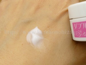 通販基礎化粧品大手DHCのダブルモイスチュアお試しセットの保湿クリームの使用感と肌への質感を報告していきます。