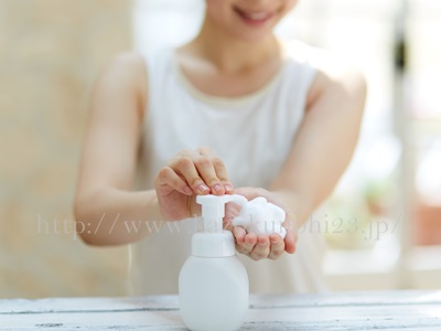 スキンケアの基本、泡ボトルタイプの洗顔料の使用感を口コミ報告します。
