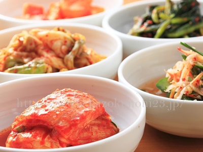 韓国人女性の肌のキメが細かい点。食事で説明してます。