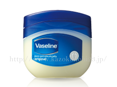 ミネラルオイルの代表格Vaseline(ヴァセリン)はこちら。最近ではヴァセリン リップ ロージーリップスも発売されているみたいです。